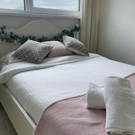 Апартаменты Cozy Flat 15 Mins From City Centre With Parking Кардифф Экстерьер фото
