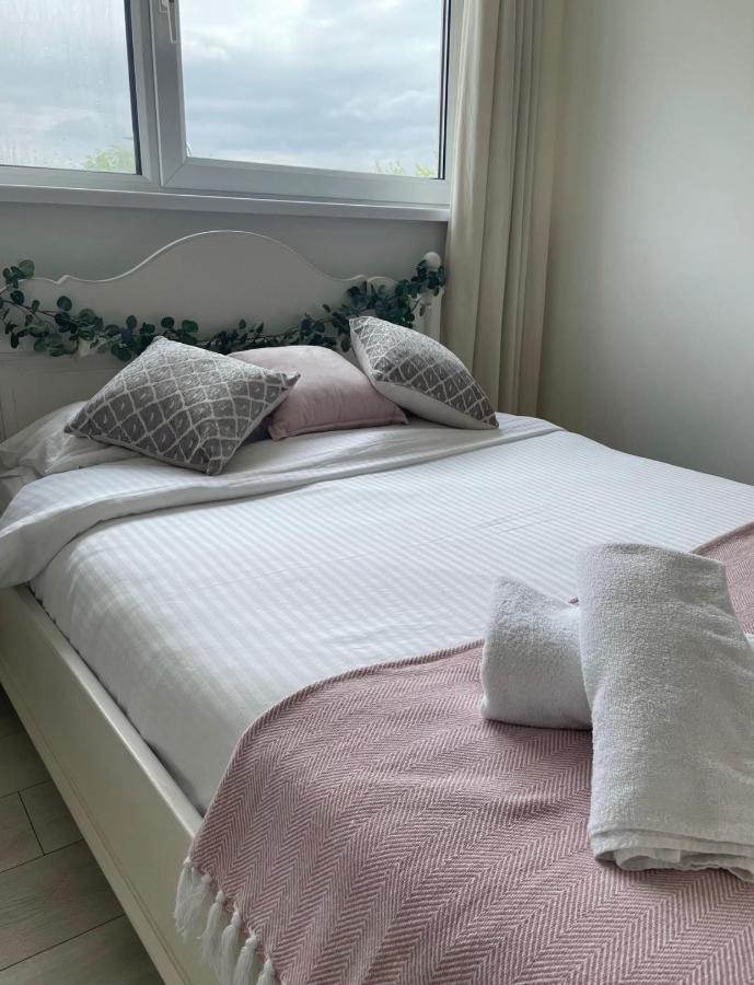 Апартаменты Cozy Flat 15 Mins From City Centre With Parking Кардифф Экстерьер фото