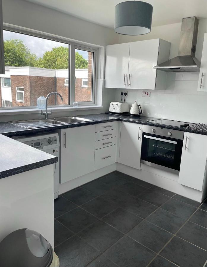 Апартаменты Cozy Flat 15 Mins From City Centre With Parking Кардифф Экстерьер фото