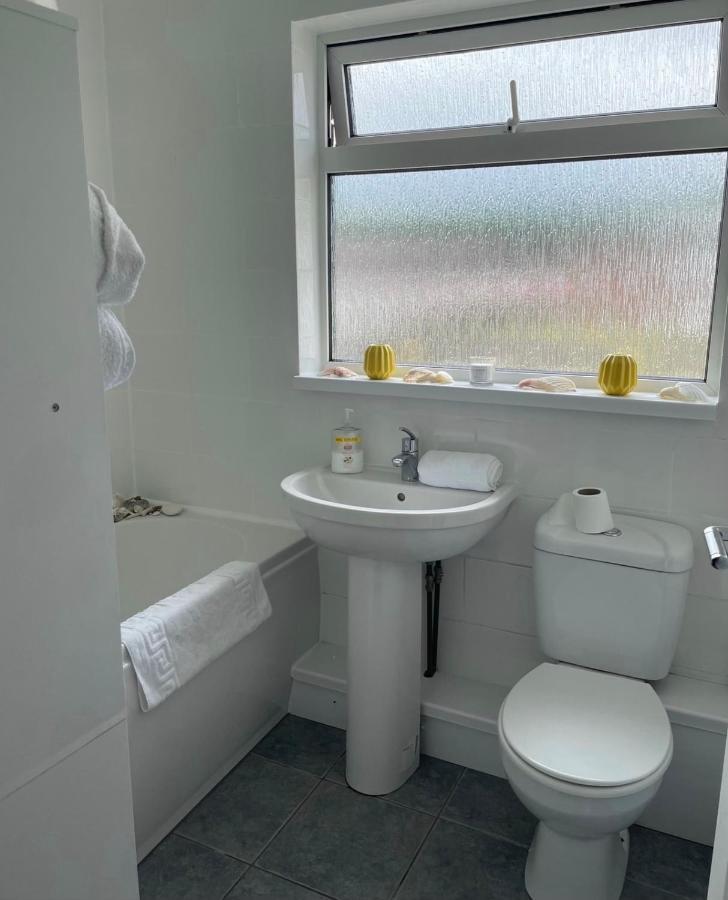 Апартаменты Cozy Flat 15 Mins From City Centre With Parking Кардифф Экстерьер фото