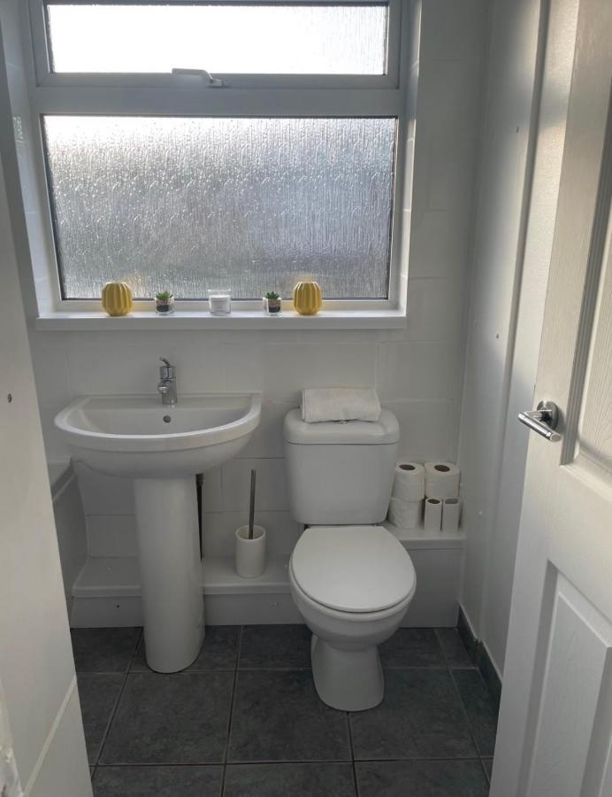 Апартаменты Cozy Flat 15 Mins From City Centre With Parking Кардифф Экстерьер фото